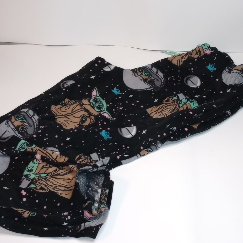 Star Wars Baby Yoda Grogu sleeping pants juniors size medium cozy winter casual